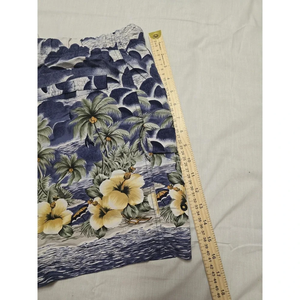 Tommy Bahama Swim Trunks Mens Medium Floral Hawaiian Board Shorts Beach Swimwear